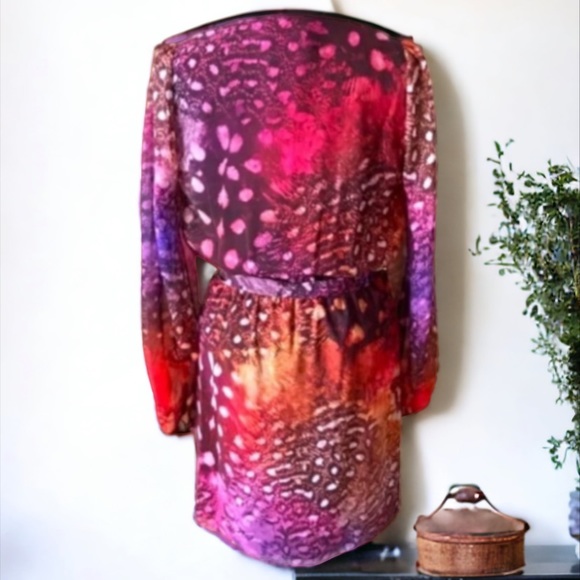 ERIN FETHERSTON RED FEATHER WRAP PRINT SIZE 2 - Picture 4 of 12